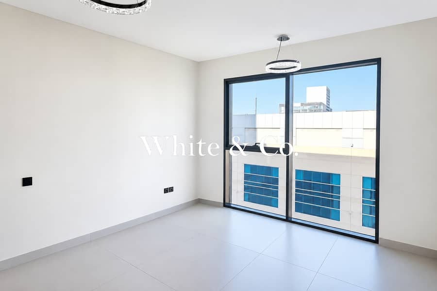 Mid Floor | Kitchen Island | Vacant Now Mid Floor | Kitchen Island | Vacant Now