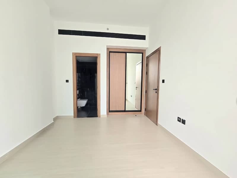 6 Image 6