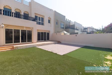 3 Bedroom Townhouse for Sale in Al Hamra Village, Ras Al Khaimah - 3 Bedroom Townhouse for Sale - Al Hamra Village - Fully Furnished 3 Bedroom Townhouse for Sale in Al Hamra Village, Ras Al Khaimah - 3 Bedroom Townhouse for Sale - Al Hamra Village - Fully Furnished