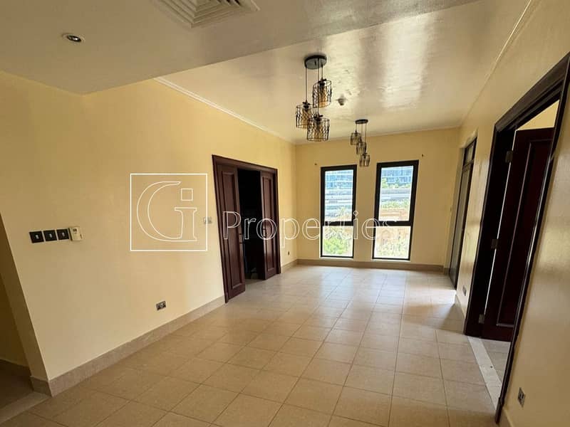 Burj Khalifa View | Study Room | 2 Cheques Burj Khalifa View | Study Room | 2 Cheques