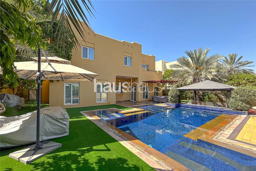 Upgraded | Single Row | Private Pool | 4 Bed Upgraded | Single Row | Private Pool | 4 Bed