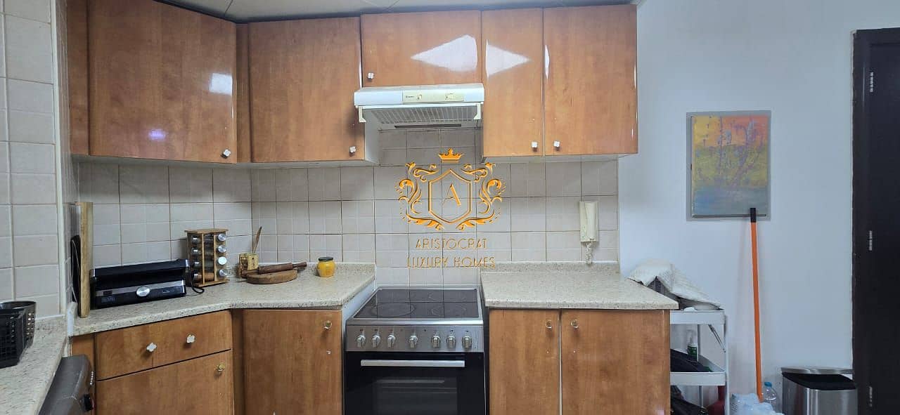 9 Kitchen 03. jpeg