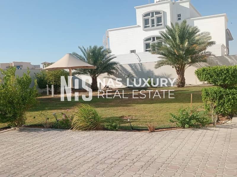 Prime location | Great opportunity | Near the mosque Prime location | Great opportunity | Near the mosque