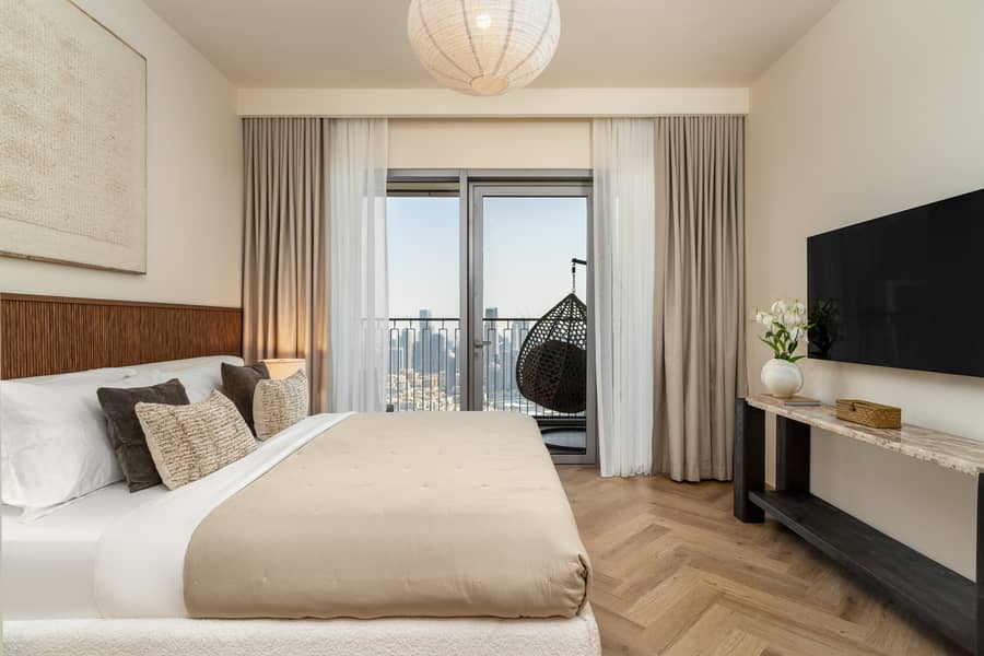 32 Downtown Views ll_T2_5108(Web)-24. jpg