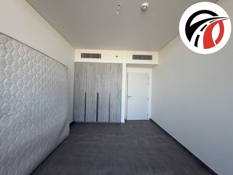 Spacious 2 BHK Apartment with Open Views & Balcony - Image 7
