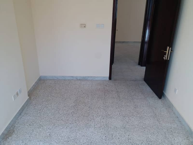 OFFER! 3 BHK Living hall With Balcony In Tourist Club Near Salama Hospital.