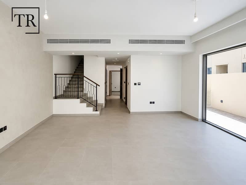 5BR Corner Unit | Lagoons Views | Premium Finishes 5BR Corner Unit | Lagoons Views | Premium Finishes