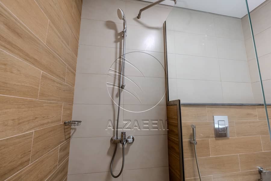 PRICE DROPPED | 2 Payments | Facing the Pool – další