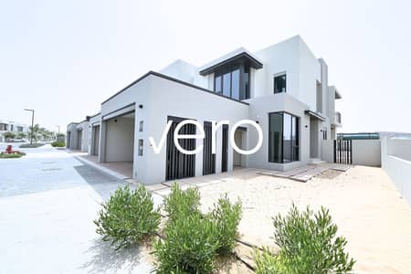 4 Bedroom Townhouse for Rent in Jebel Ali, Dubai - Closed Kitchen | Spacious | End Unit