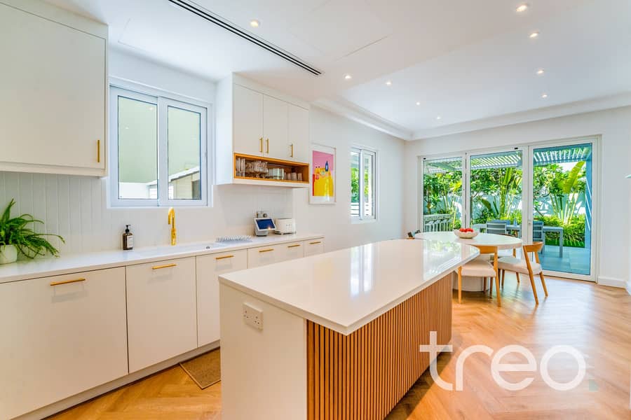 6 Kitchen 1. jpg