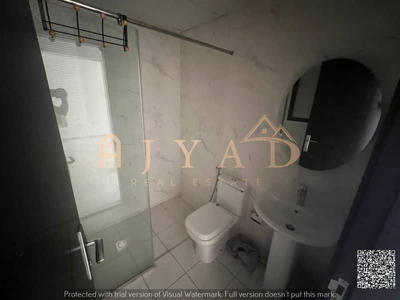 12 c0d200f8-9e82-4ad5-b06a-19413cf640cc. jpg
