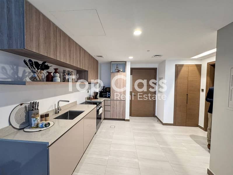 Luxury 1BR | Canal & Pool View | Prime Location - Image 11