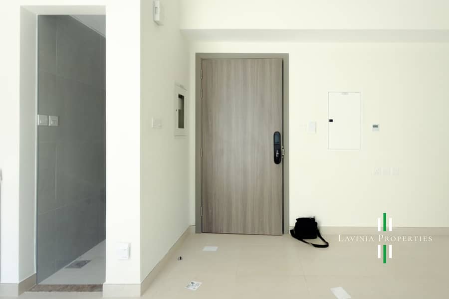 CHEAPEST SPACIOUS STUDIO | BRAND NEW | POOL VIEW - Image 4