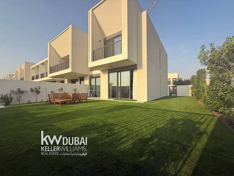 Family Living | Corner | Large Plot Family Living | Corner | Large Plot