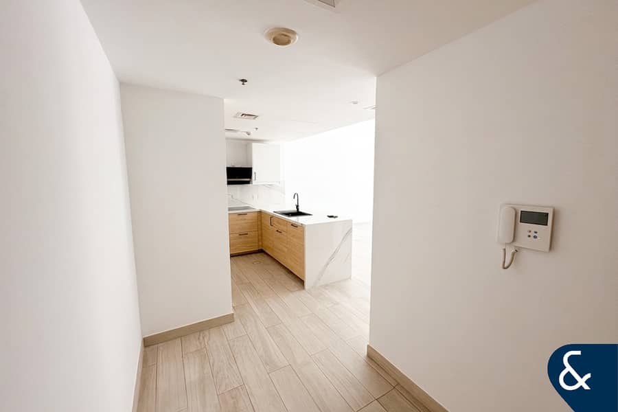 Fully Renovated | Large Terrace | Vacant Fully Renovated | Large Terrace | Vacant