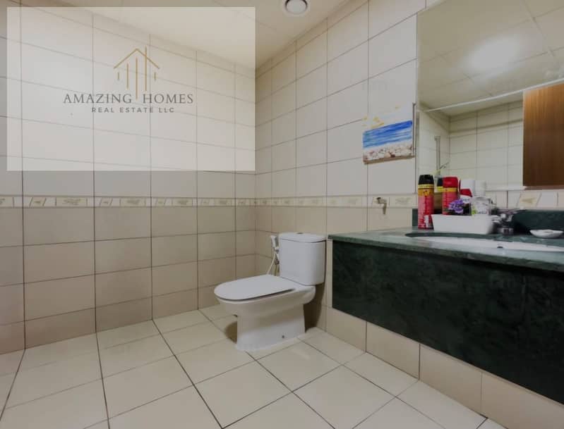 10 washroom. jpg