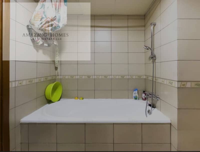 12 shower area. jpg