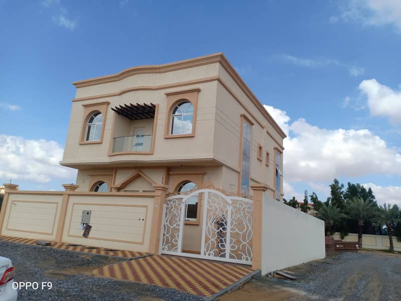 Villa for sale in Ajman, very luxurious location directly from the owner