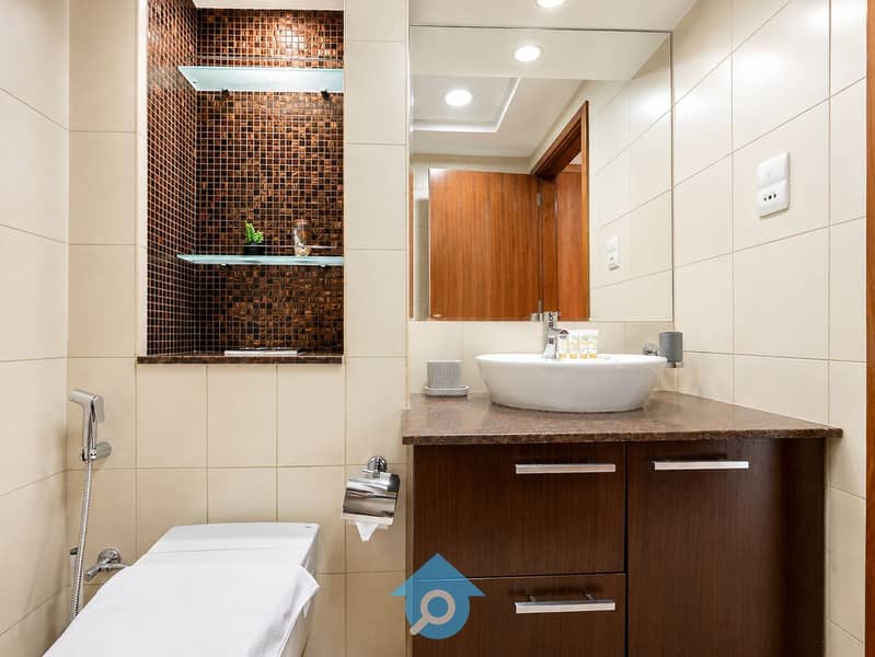 16 Bay Sq (2). png