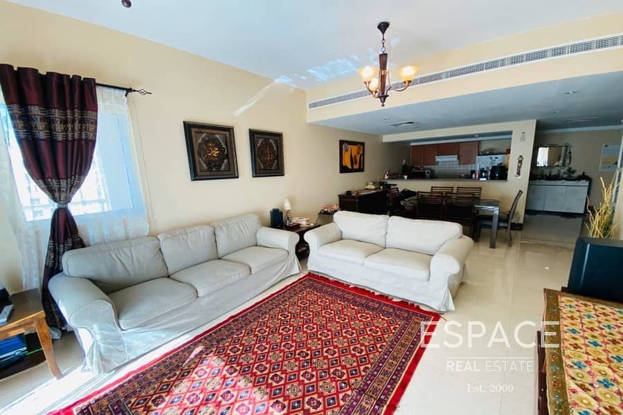 Bright Apartment | Pool View | 2 Bedroom