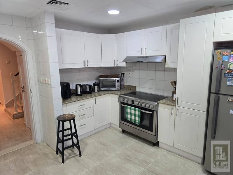 9 09_Kitchen_Wide. jpg