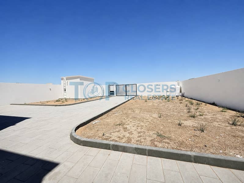 Brand New 8BR Villa | Water & Electricity Included Brand New 8BR Villa | Water & Electricity Included