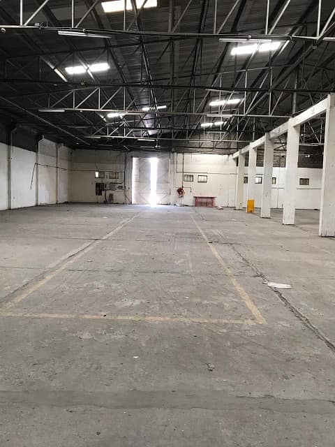 HUGE WAREHOUSE AVAILABLE IN PRIME LOCATION.
