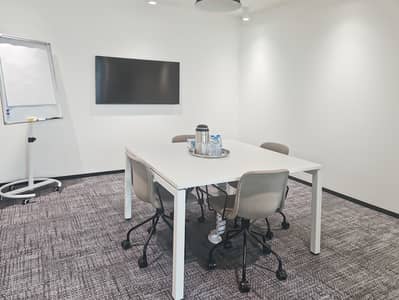Office para en Alquiler en KIZAD, Abu Dhabi - Regus_Kezad Metal Park, Abu Dhabi_United Arab Emirates_Centre 7864_Meeting Room 1. jpg