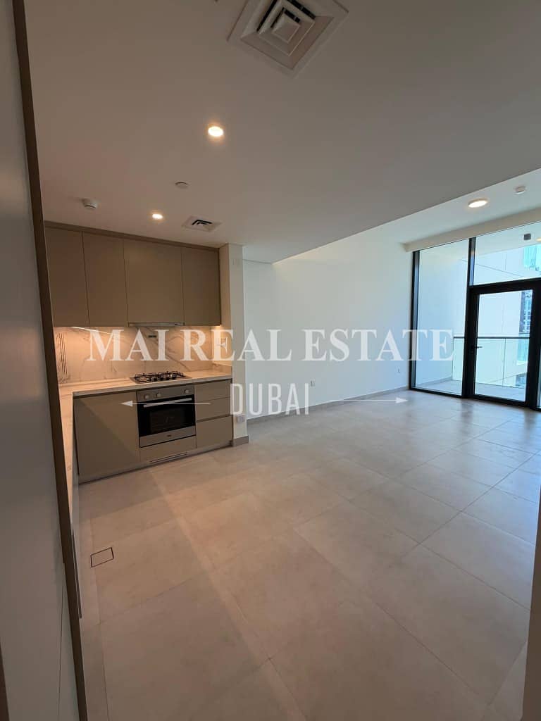 BURJ KHALIFA AND PARK VIEW | SPACIOUS 1 BHK WITH LAUNDRY ROOM | CENTER OF DUBAI | BRAND NEW | EXCLUSIVE UNIT - Image 2