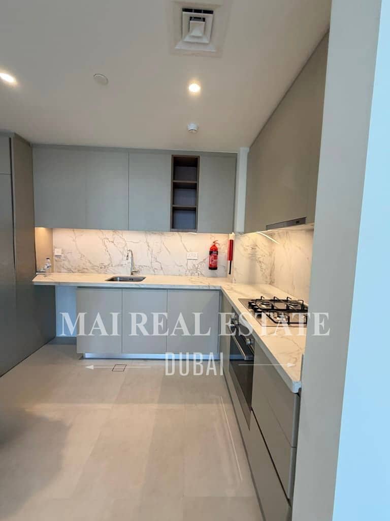 BURJ KHALIFA AND PARK VIEW | SPACIOUS 1 BHK WITH LAUNDRY ROOM | CENTER OF DUBAI | BRAND NEW | EXCLUSIVE UNIT - Image 4