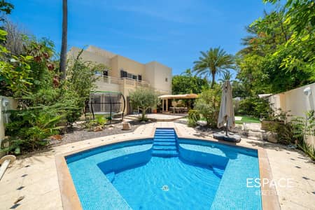 5 Bedroom Villa for Sale in The Meadows, Dubai - Vacant on Transfer 5BR in Prime Meadows 5 Bedroom Villa for Sale in The Meadows, Dubai - Vacant on Transfer 5BR in Prime Meadows