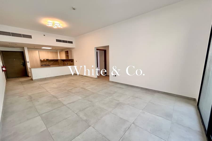 VACANT | LARGE LIVING AREA | CLOSE TO EXIT VACANT | LARGE LIVING AREA | CLOSE TO EXIT