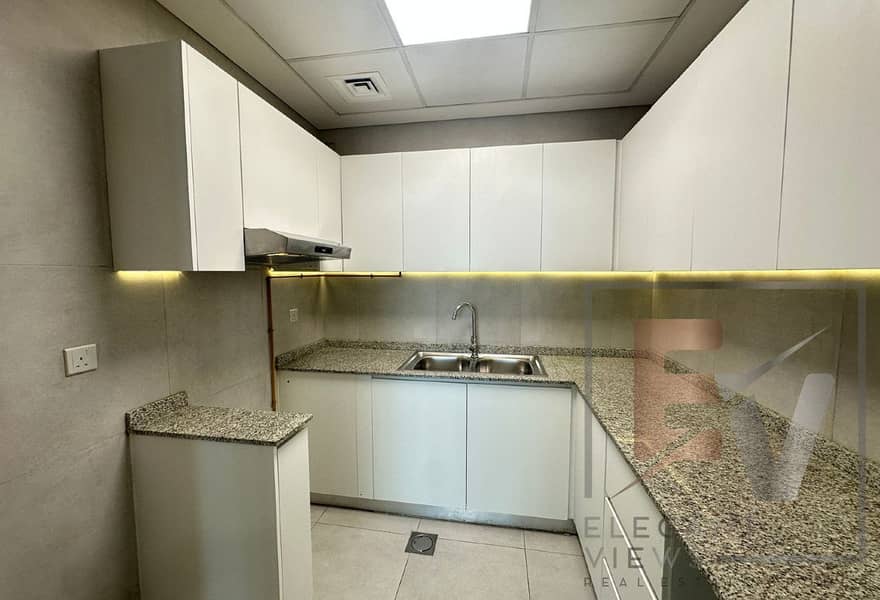 8 kitchen. jpg
