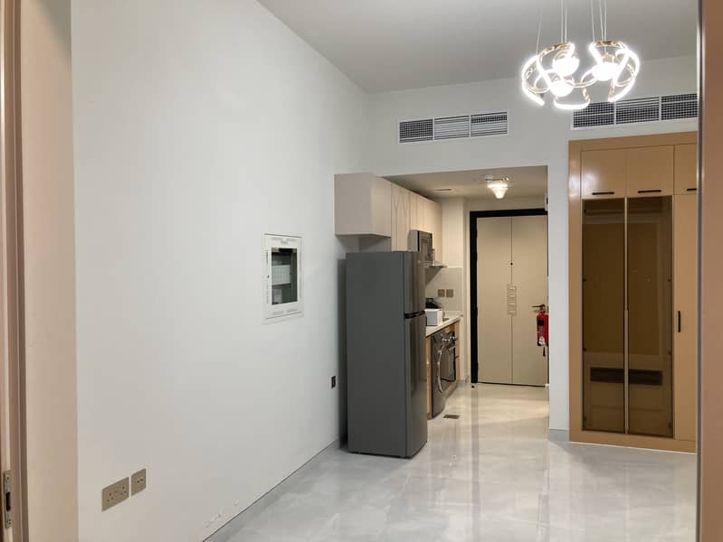 6 805 living room 2. jpg