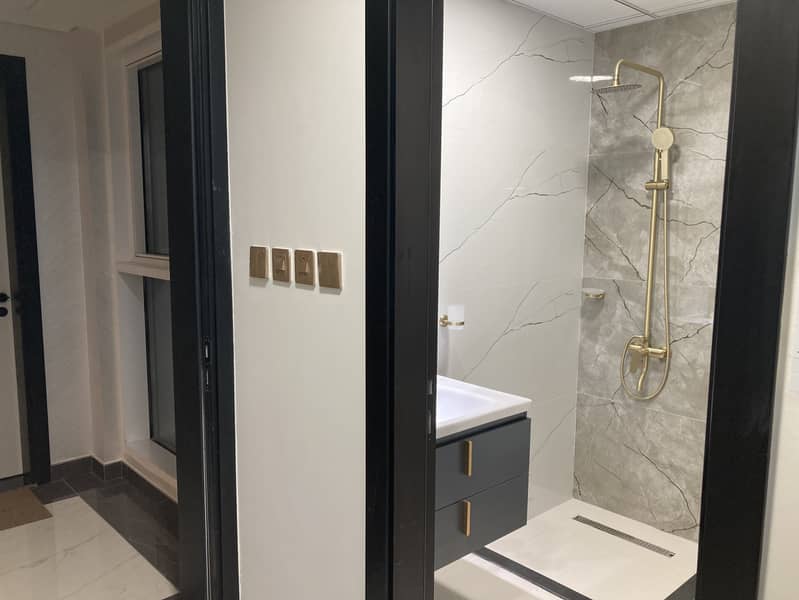 10 805 bathroom 2. jpg