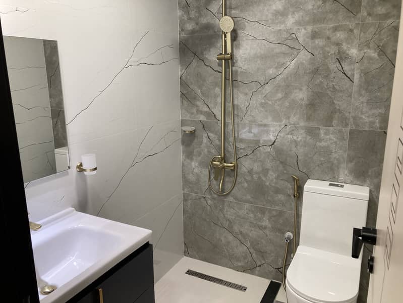 11 805 bathroom 1. jpg