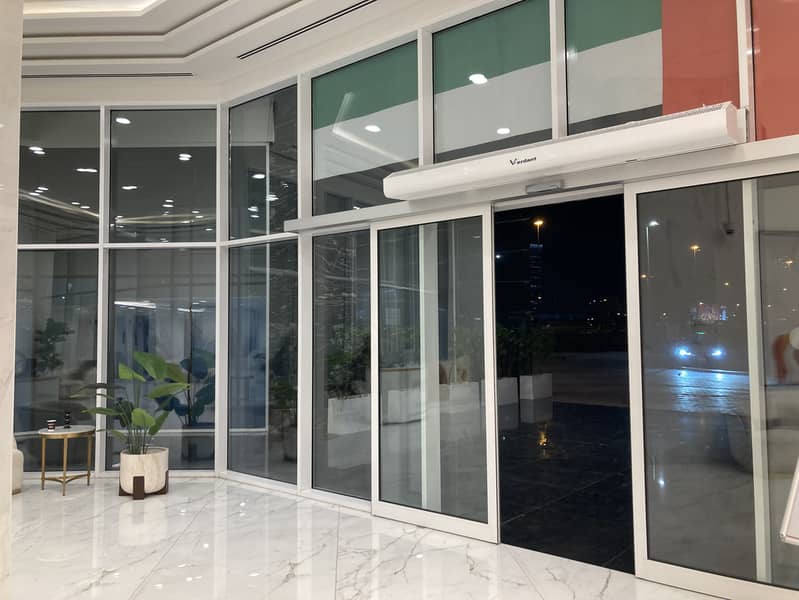 29 805 lobby 1. jpg