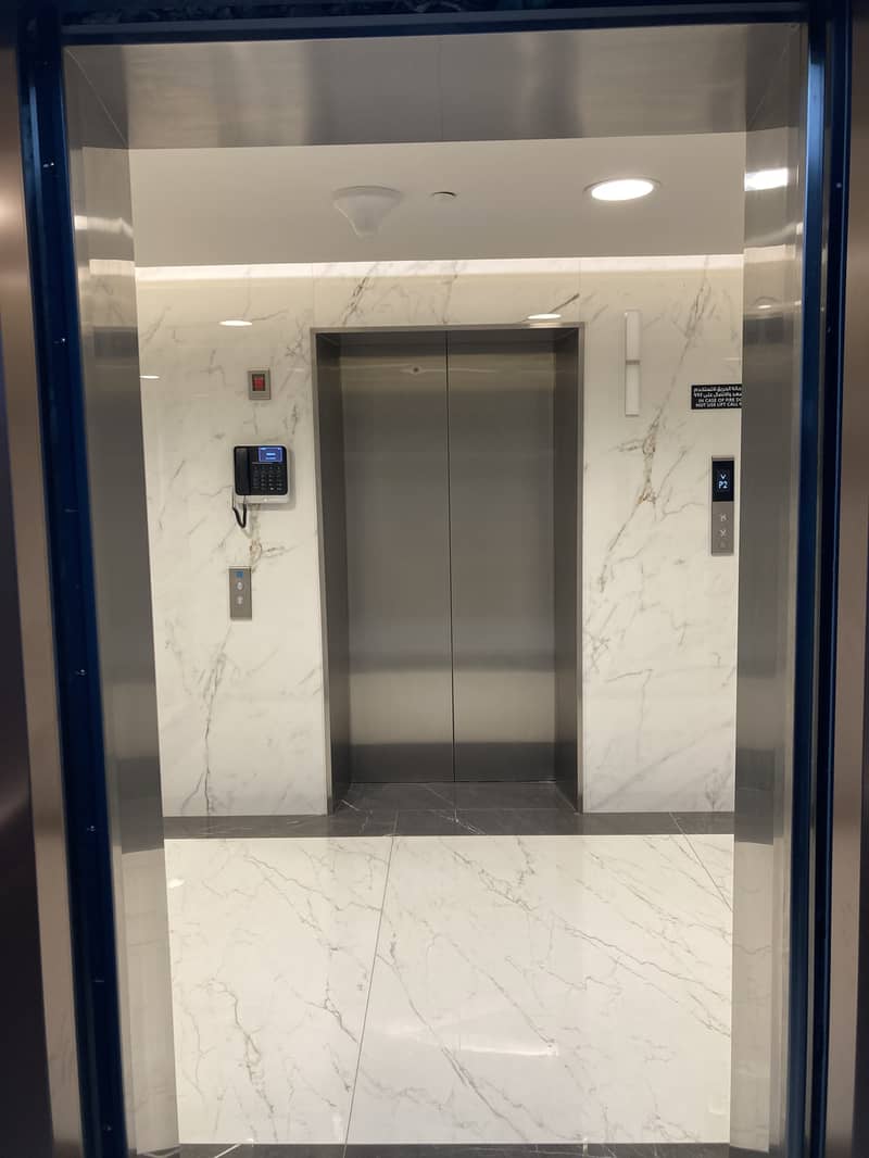 24 805 lift 2. jpg