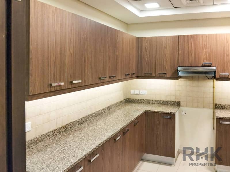8 Fitted kitchen with built-in wood cabinetry and granite worktop in Altia Residence apartment, DSO