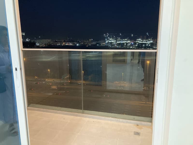 19 805 balcony 1. jpg