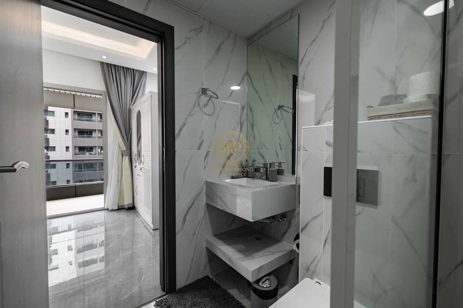 18 ZIKA3135-HDR. jpg