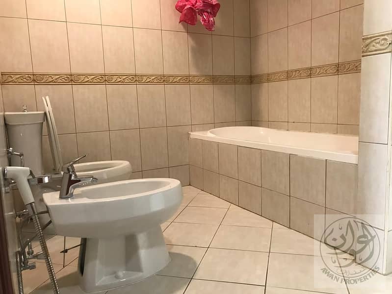 15 Master Bathroom. jpeg