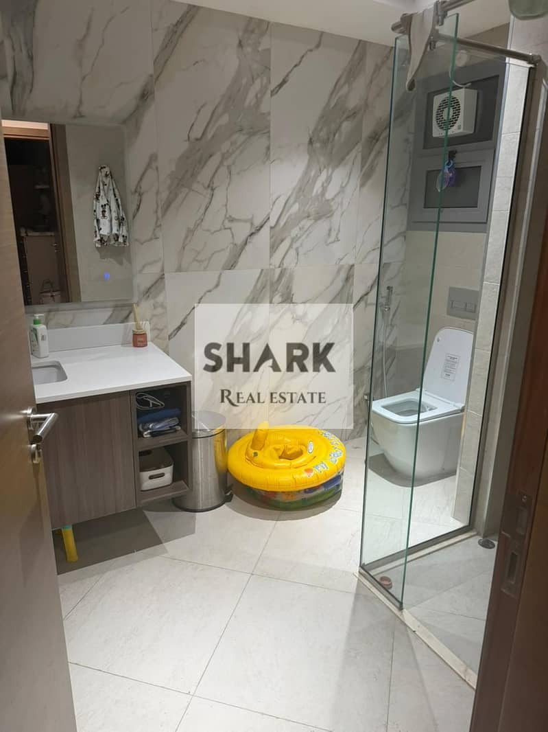 7 9408c855-59f5-401b-a6b0-ebb83d69d74a. jpg