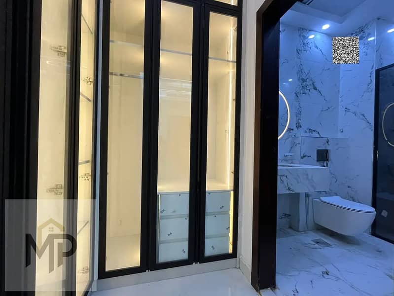 28 823628328-1066x800. webp