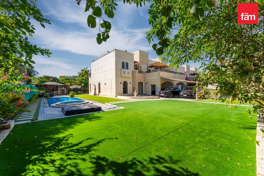 Corner Huge Plot 4 Beds With Pool & Upgraded Corner Huge Plot 4 Beds With Pool & Upgraded