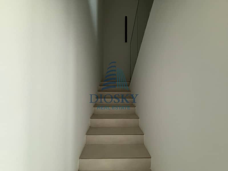 4 Image 4