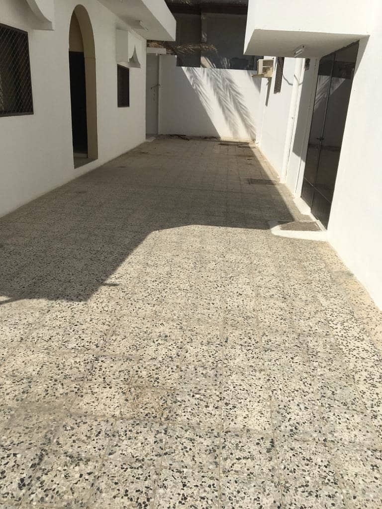 Largely spacious villa in in Mushereif area  for rent