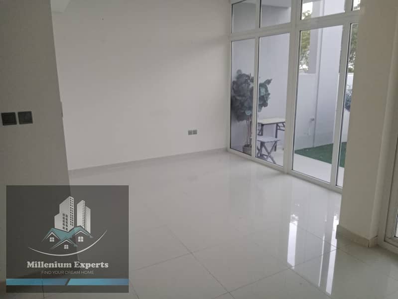 2 5ee4fe54-5fce-4cb7-9ce8-809eaea2c4fa. jpg