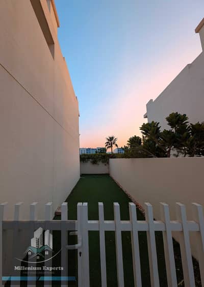 3 habitaciones Villa para en Alquiler en DAMAC Hills 2 (Akoya by DAMAC), Dubai - d9c540f2-9e93-443e-8ac7-a8d446ceb5f5. jpg