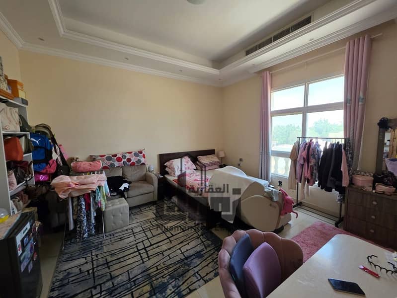 15 d660d7dc-e666-4be4-b0e2-e5081c80bafe. jpg